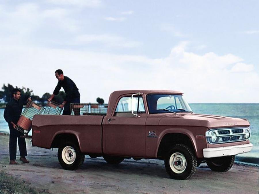  Dodge W100 Power Wagon Sweptline Pickup 1970 года  (фото 1 из 1)